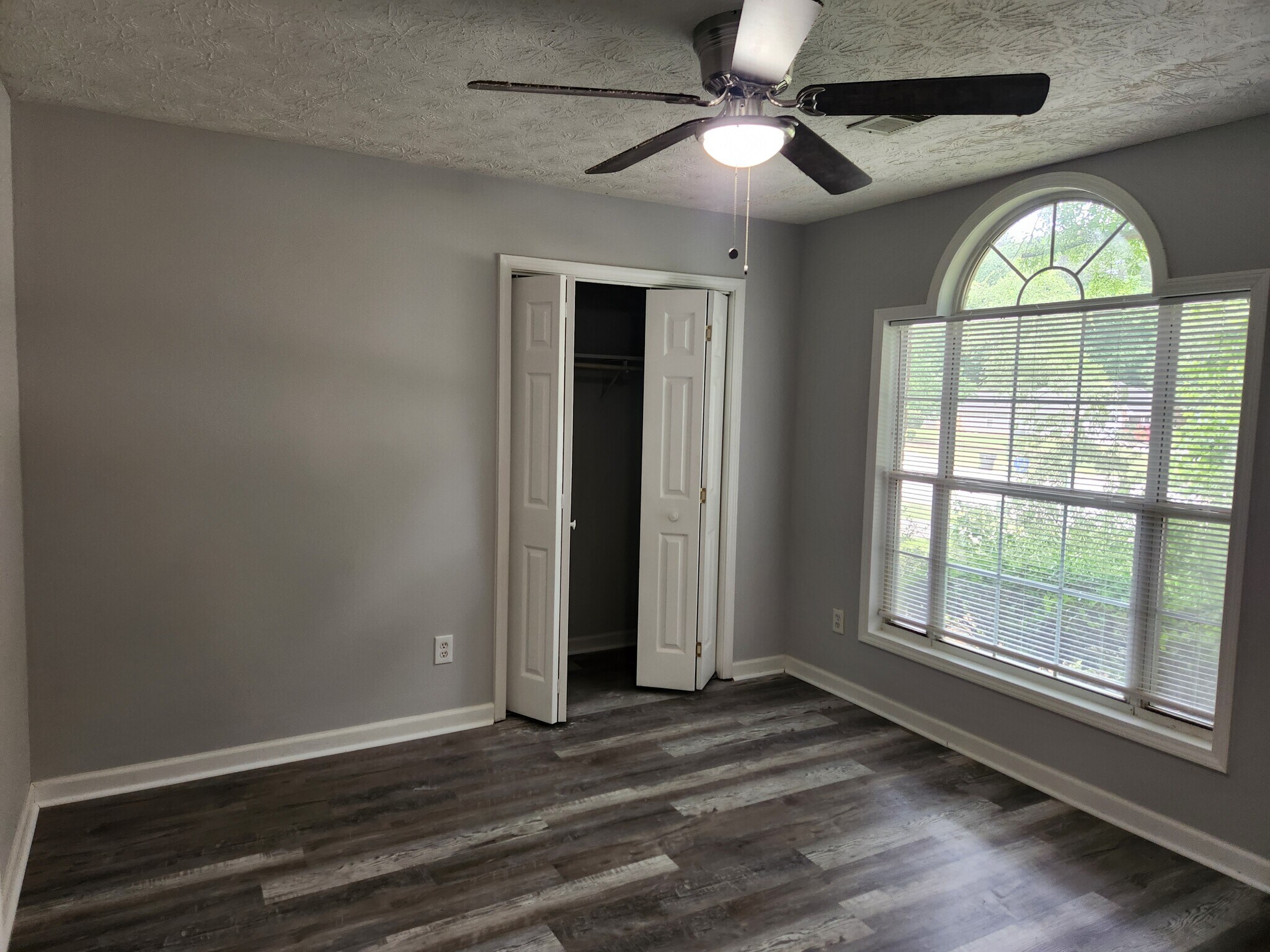Building Photo - 482 Grove Hill Dr