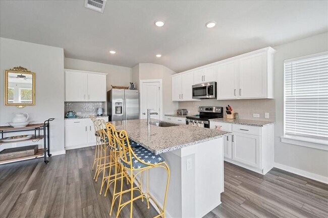 Building Photo - 20203 Lincoln Cove