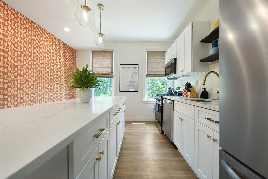 Building Photo - 1816 Rhine St