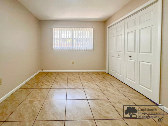 Building Photo - 2628 S Palmeden Dr