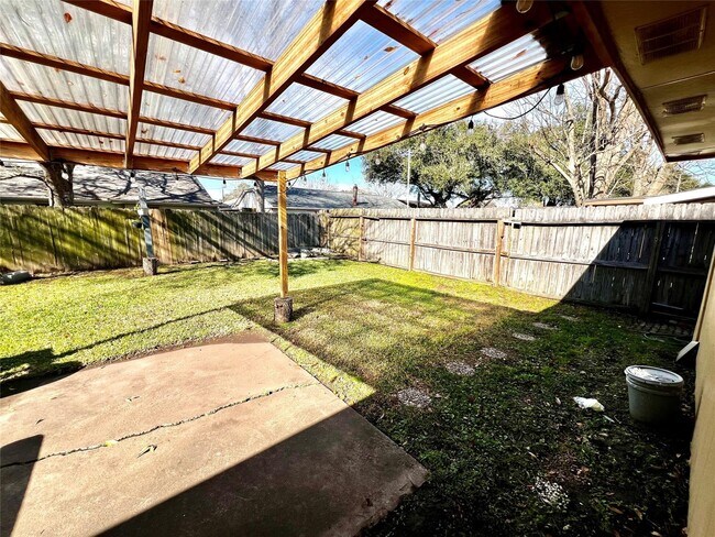 Building Photo - 2406 Farriers Bend Dr