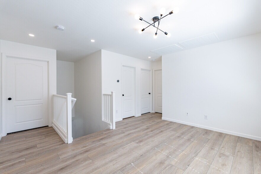 Building Photo - 2225 E Sunland Ave