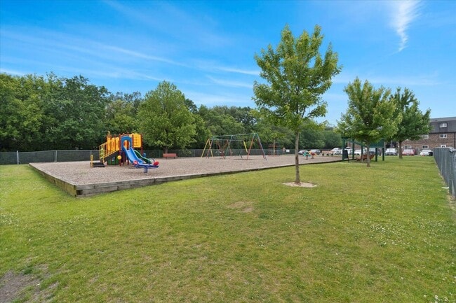 Building Photo - 9458 Bay Colony Dr