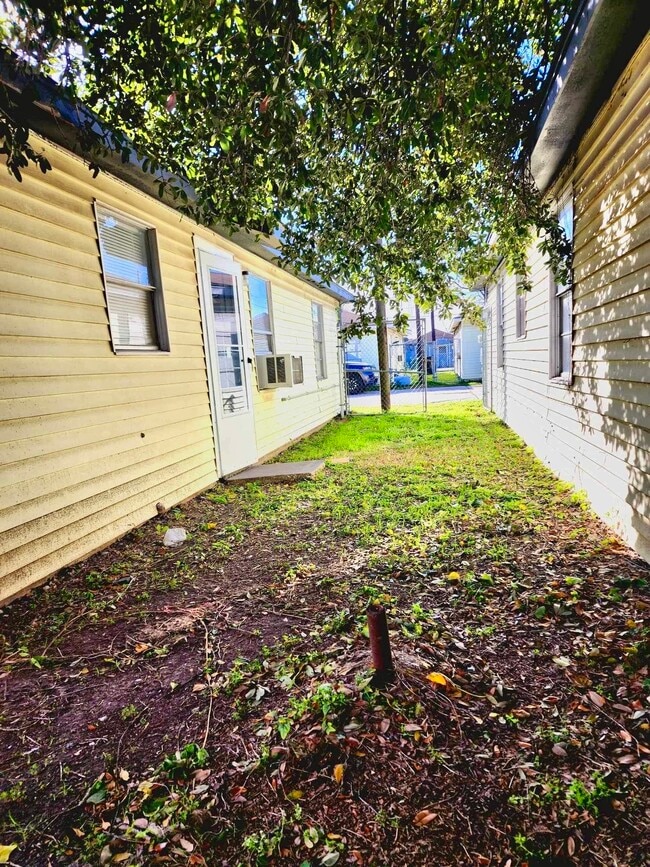 Building Photo - 3115 Christie St