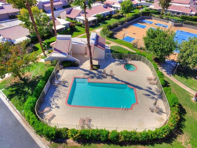 Building Photo - 74940 San Simeon Dr