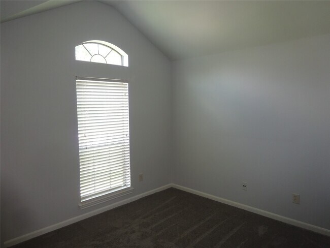 Building Photo - 13502 Redwood Shores Dr