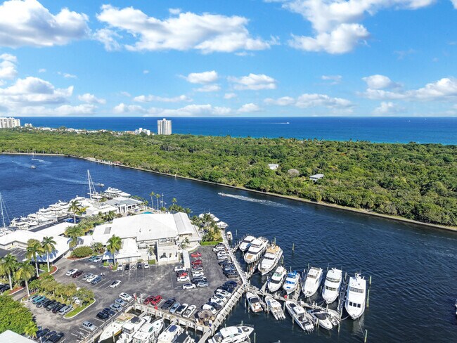 Building Photo - 2555 NE 11th St