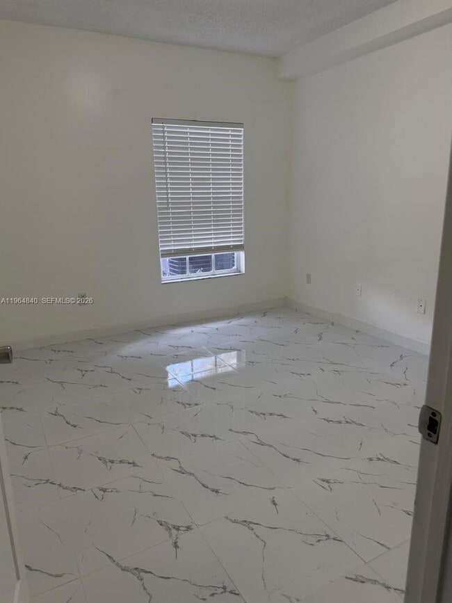 Building Photo - 10354 Fox Trail Rd S