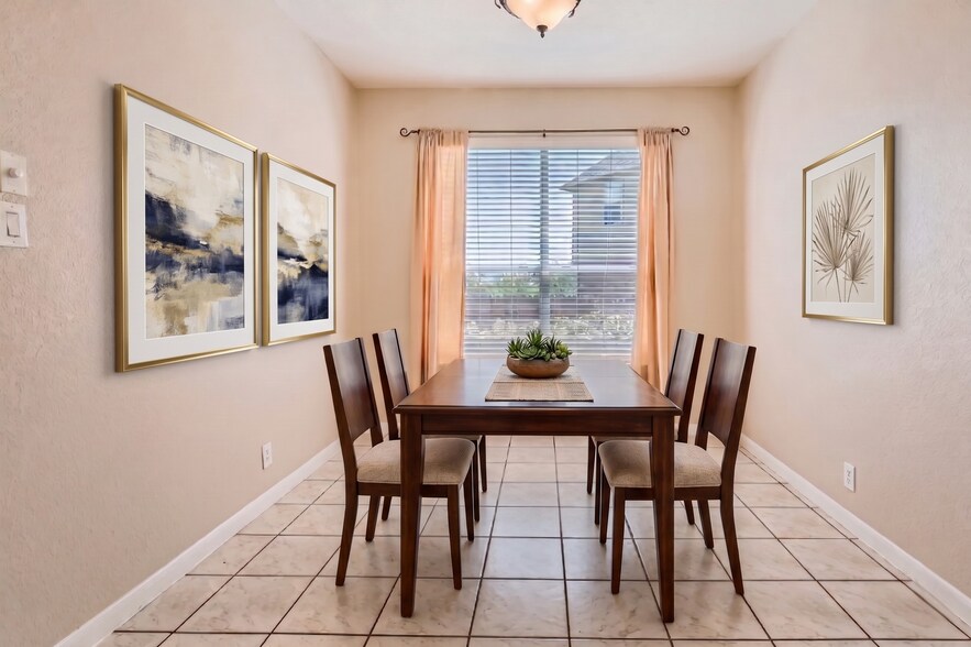Building Photo - 806 Cielo Way
