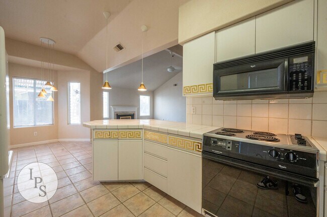 Building Photo - Fresno NorthEast Home, 3BR/2BA, Built 1989 – Across the street from Maple Creek Elementary!