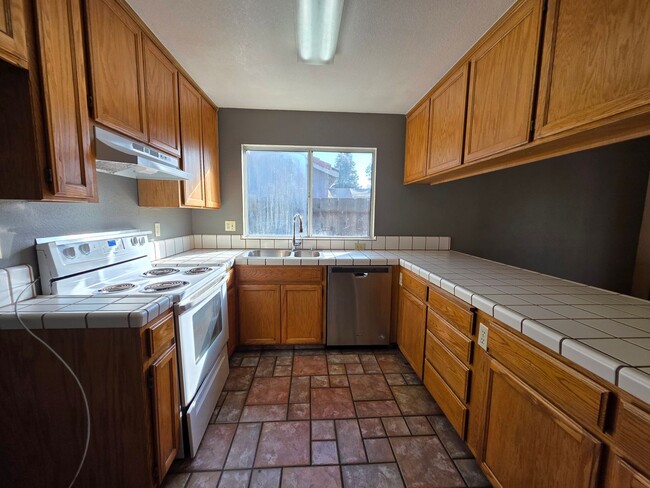 Building Photo - 3-bedroom single story in Turlock!