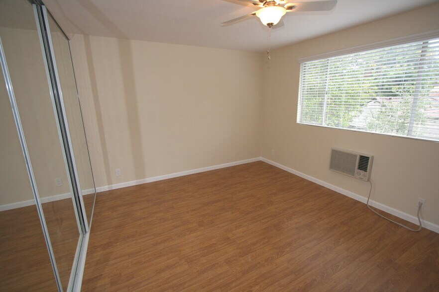 Bedroom - 4800 Woodley Ave