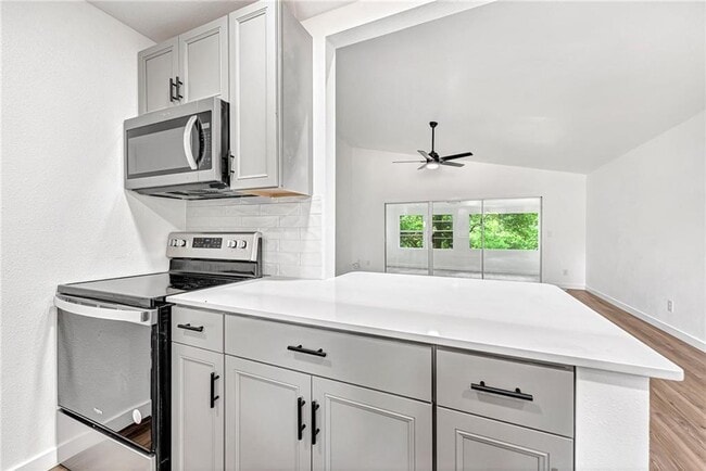 Building Photo - 6 Brompton Dr