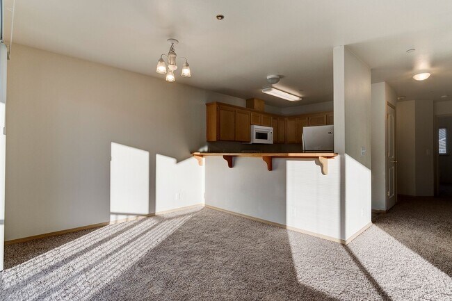 Building Photo - Two Bedroom Two Bathroom Condo in Summerwind