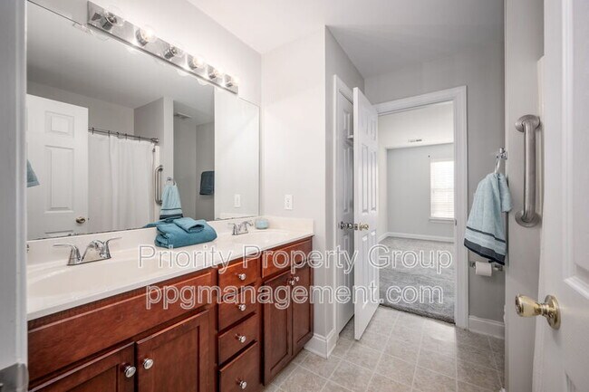 Building Photo - 2104 Sardony Ln