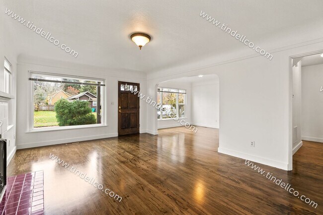 Building Photo - Modern Elegance Meets Campus Convenience: ...