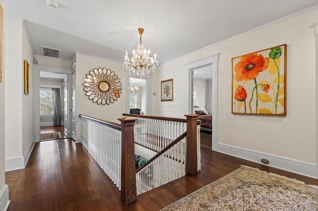 Building Photo - 47 Greenacres Ave