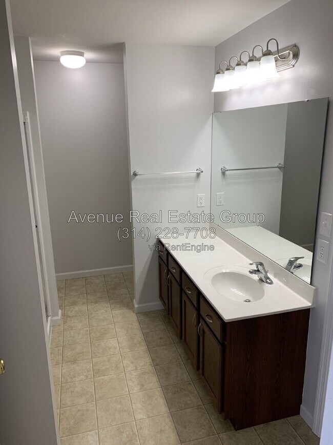 Building Photo - 554 Parkgate Dr