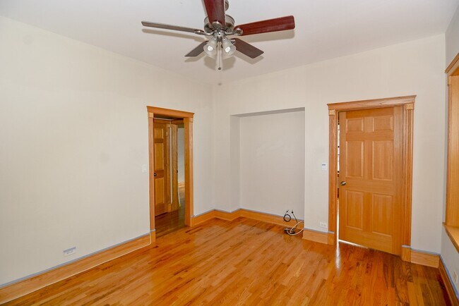 Building Photo - 1148 W Waveland Ave
