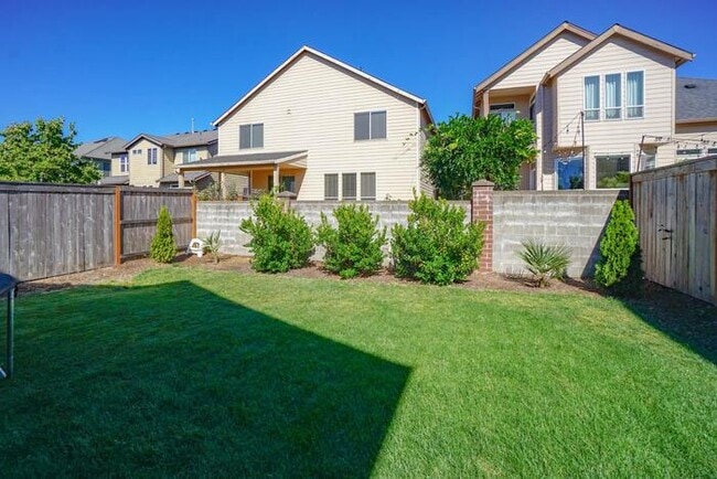 Building Photo - NEWER THREE BEDROOM WITH GARAGE