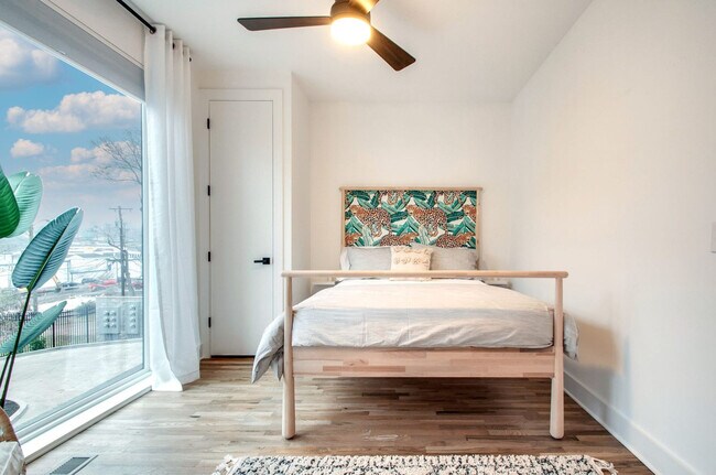 Building Photo - 2807 Delaware Ave