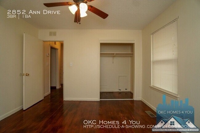 Building Photo - Move-In Specials