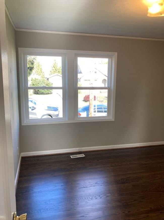 Building Photo - Updated North Tabor 2 Bedroom, 1 Bathroom ...