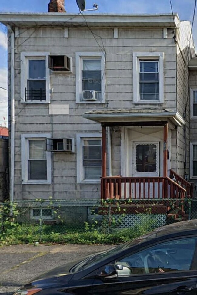 Building Photo - 33 Butler St