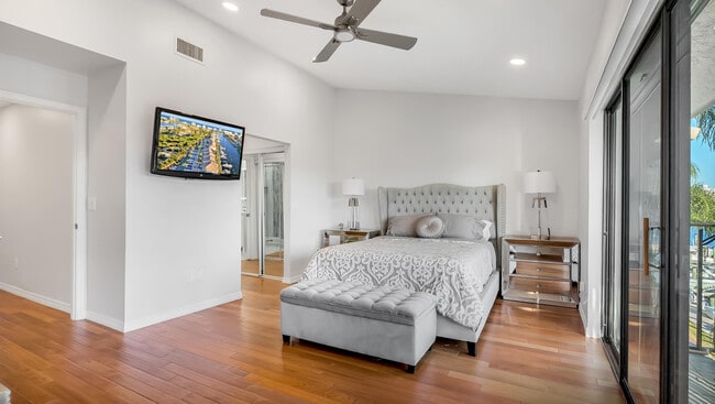 Building Photo - 240 Captains Walk