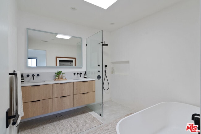 Building Photo - 5265 Dahlia Dr