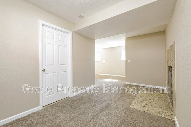 Building Photo - 1557 S Salida Way