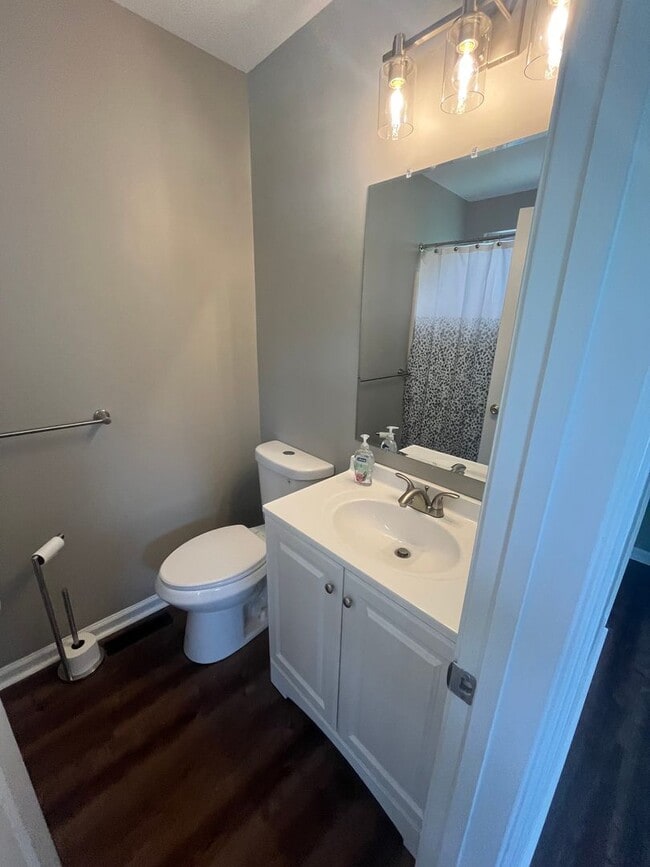 Building Photo - End Unit Townhouse in Brennan Estates- 2 B...