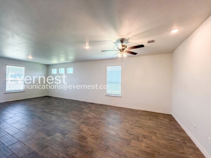 Building Photo - 8511 Glade Dr