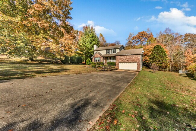 Building Photo - Spacious 3 Bedroom and 2.5 Bathroom