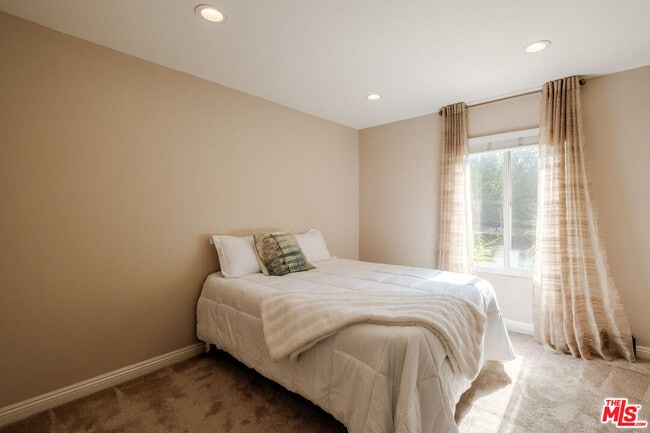 Building Photo - 3194 Rossini Pl