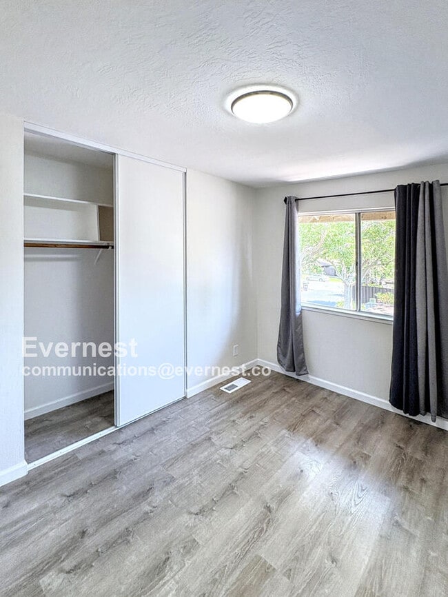 Building Photo - 4940 Poplar Terrace