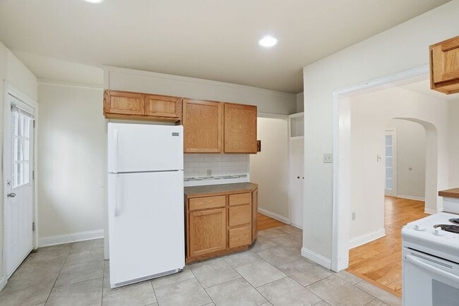 Building Photo - 508 E 19th Ave