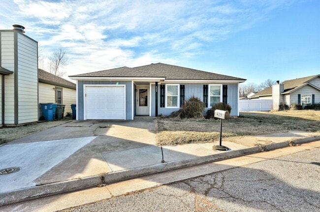Building Photo - 3 Bed, 2 Bath Home Near UCO and Hafer Park