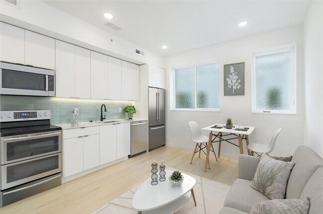 Building Photo - 2721 N Howard St