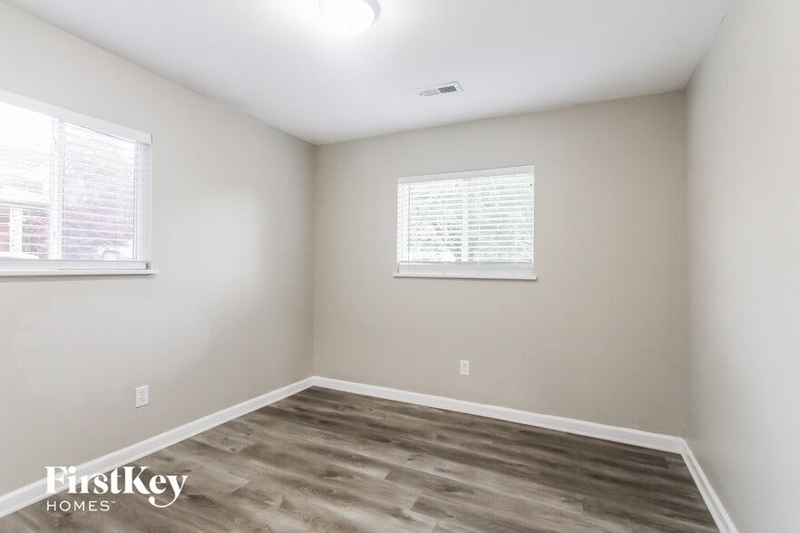 Building Photo - 410 Grovewood Dr