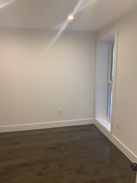 Building Photo - 126 S Market St