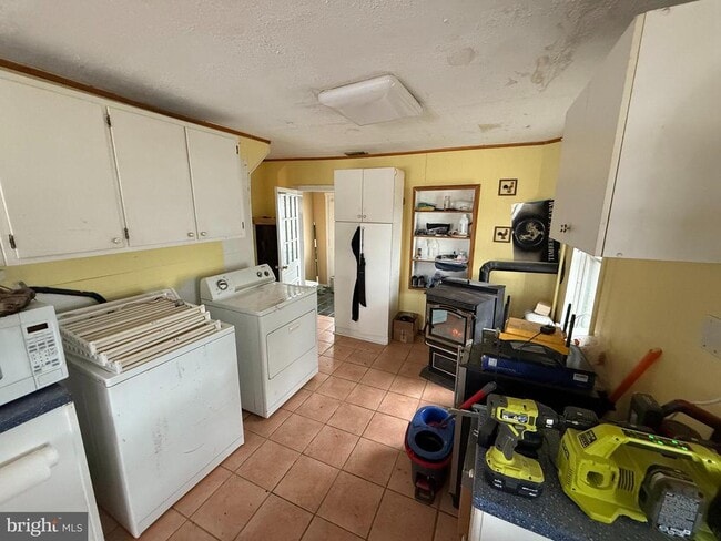 Building Photo - 937 Main St