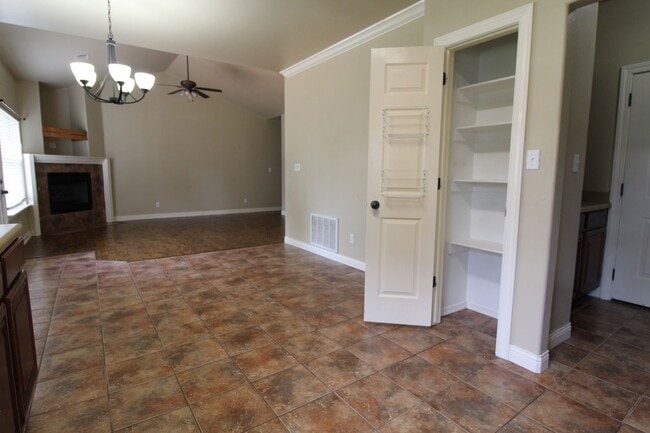 Building Photo - designed for comfort : 3 Bedroom 2 Bath