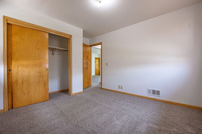 Building Photo - 3328 S 82nd Ave