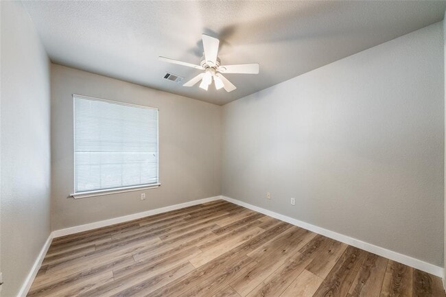 Building Photo - 1112 Doras Dr