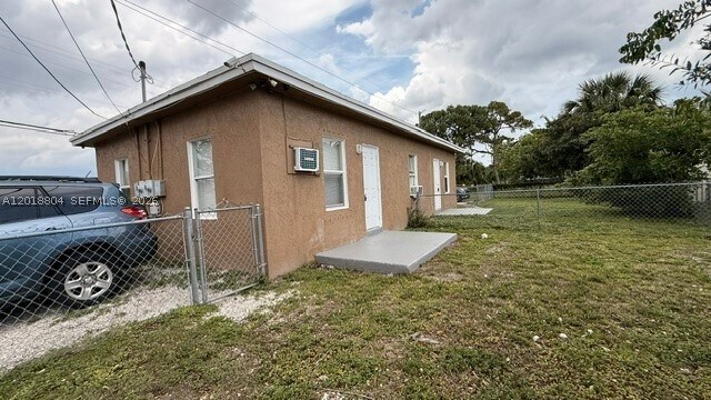 Building Photo - 646 NW 14th Terrace