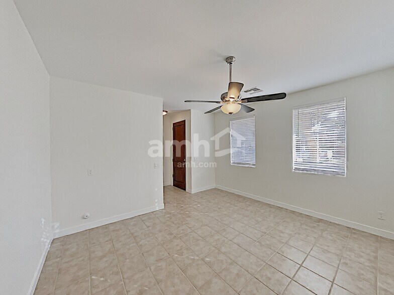 Building Photo - 10124 E Isleta Ave