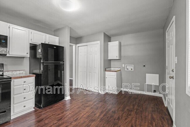 Building Photo - 1914 John F Kennedy St