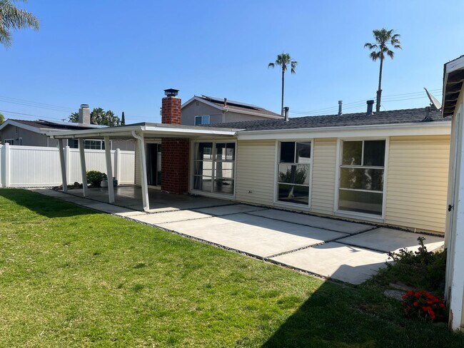 Building Photo - Welcome Summer in this Serra Mesa GEM!