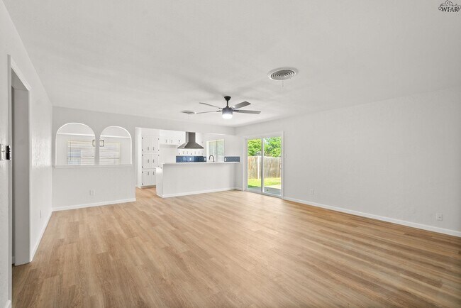 Building Photo - 5 Chanute Cir